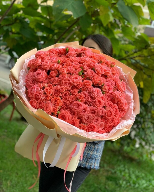 Роза кустовая, артикул F1147861 - 43922 рублей, доставка по городу. Flawery - доставка цветов