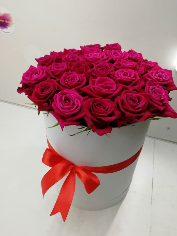 Розы в коробке, артикул F1153541 - 8856 рублей, доставка по городу. Flawery - доставка цветов