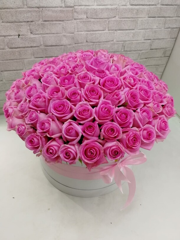 Роза 101 в коробке, артикул F1153547 - 28918 рублей, доставка по городу. Flawery - доставка цветов