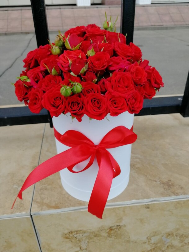 Роза кустовая, артикул F1153558 - 9316 рублей, доставка по городу. Flawery - доставка цветов