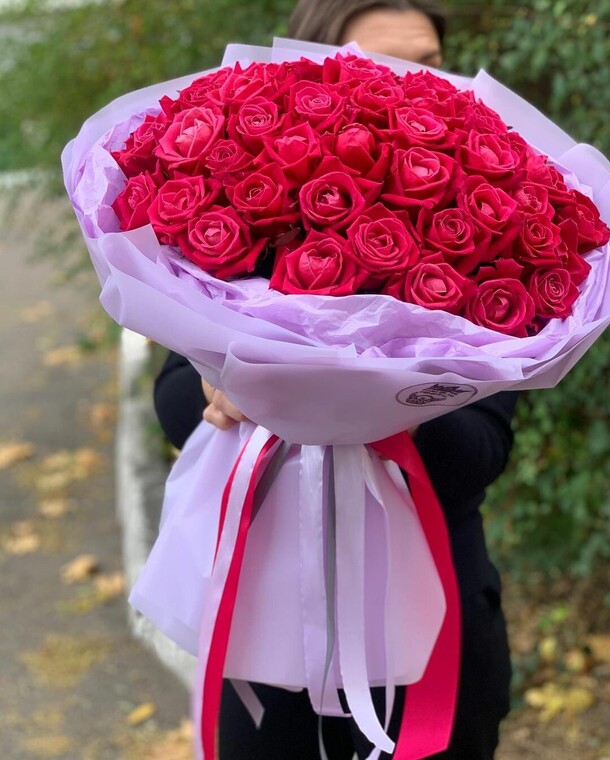 Роза малиновая, артикул F1154723 - 18862 рублей, доставка по городу. Flawery - доставка цветов