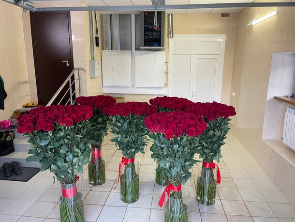 Розы гигант, артикул F1157617 - 505999 рублей, доставка по городу. Flawery - доставка цветов