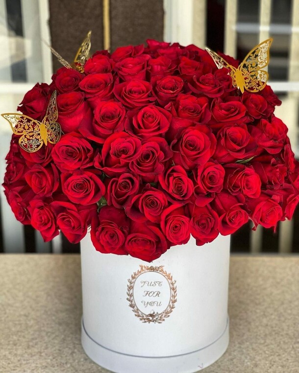 Красная шапочка, артикул F1158893 - 37040 рублей, доставка по городу. Flawery - доставка цветов