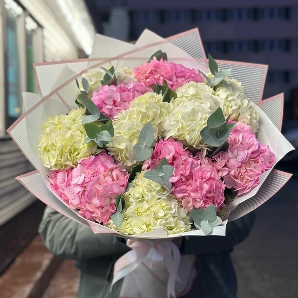 Гортензия 11 шт, артикул F1162374 - 15573 рублей, доставка по городу. Flawery - доставка цветов