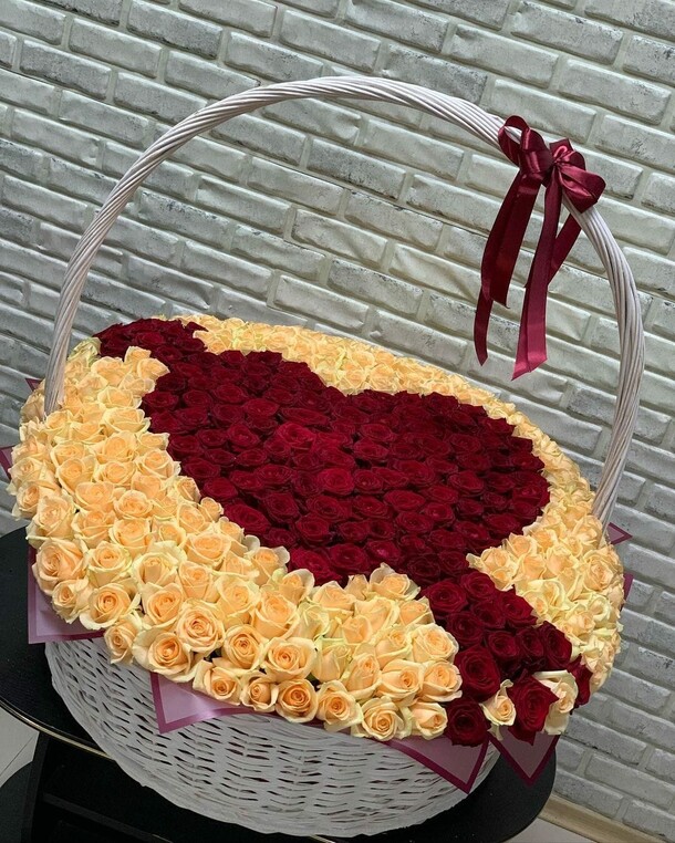 Роза 501 в корзине, артикул F1163264 - 105600 рублей, доставка по городу. Flawery - доставка цветов