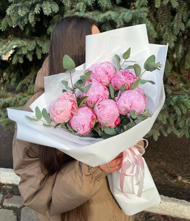 Пионы 9 шт, артикул F1164748 - 12099 рублей, доставка по городу. Flawery - доставка цветов