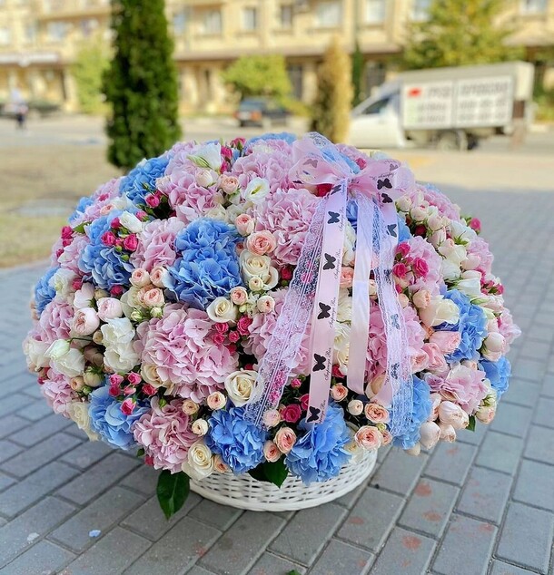 Корзинка с цветами, артикул F1167605 - 117895 рублей, доставка по городу. Flawery - доставка цветов