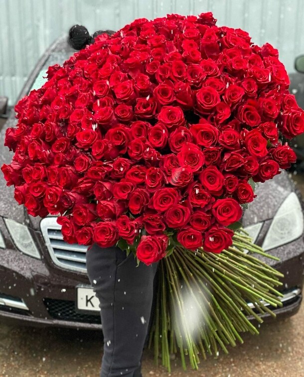 Роза гигант, артикул F1167712 - 132868 рублей, доставка по городу. Flawery - доставка цветов