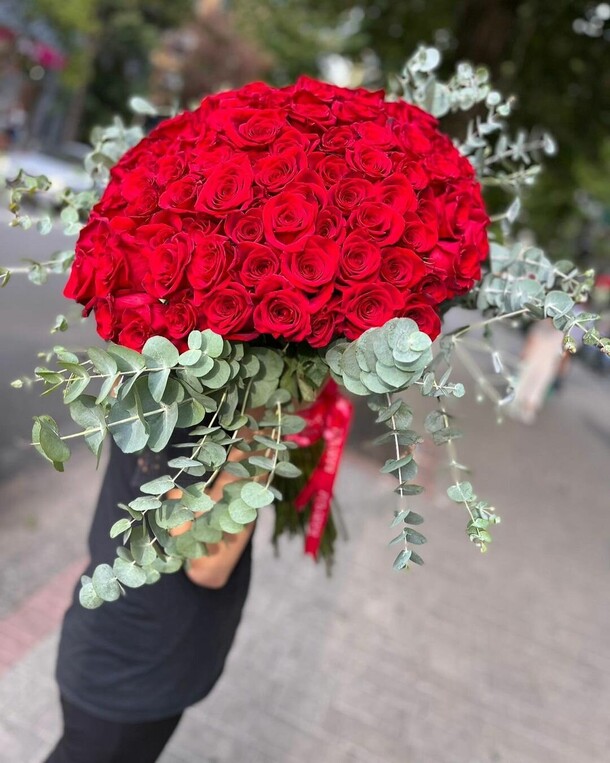 Роза 101, артикул F1167961 - 28653 рублей, доставка по городу. Flawery - доставка цветов