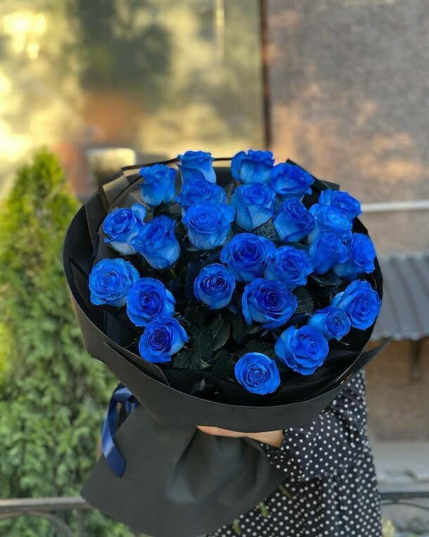 Синие 💙 розы, артикул F1167972 - 15454 рублей, доставка по городу. Flawery - доставка цветов