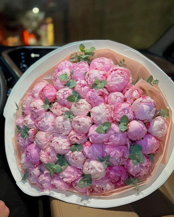 Пионы 51, артикул F1190657 - 54999 рублей, доставка по городу. Flawery - доставка цветов