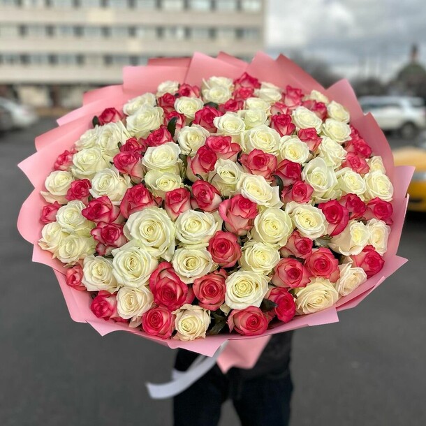 Роза 101, артикул F1218961 - 27225 рублей, доставка по городу. Flawery - доставка цветов