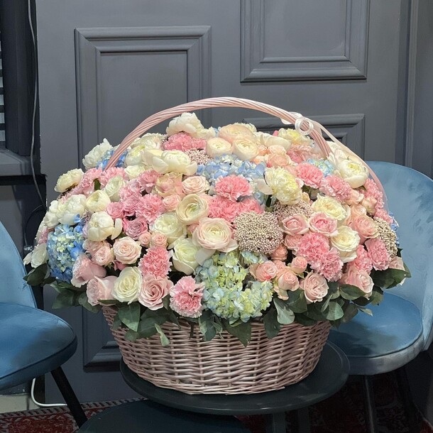 Корзинка с цветами, артикул F1281472 - 93169 рублей, доставка по городу. Flawery - доставка цветов