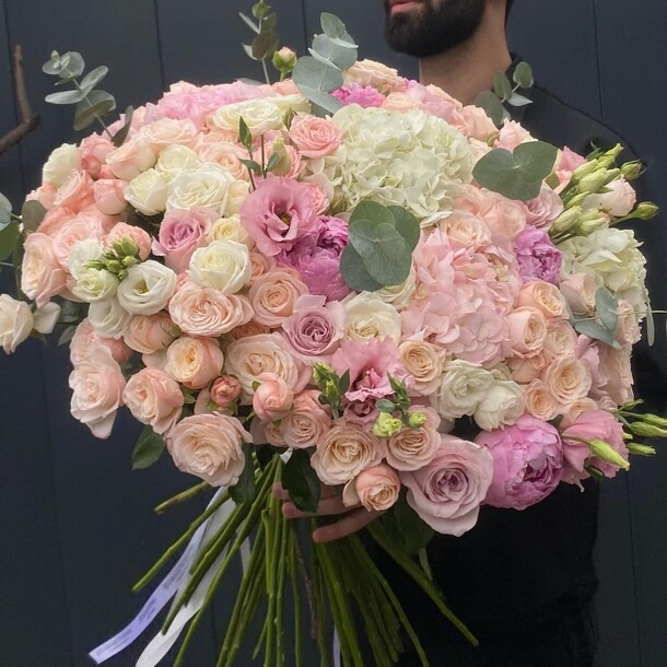 Нежный букет, артикул F1281473 - 43999 рублей, доставка по городу. Flawery - доставка цветов