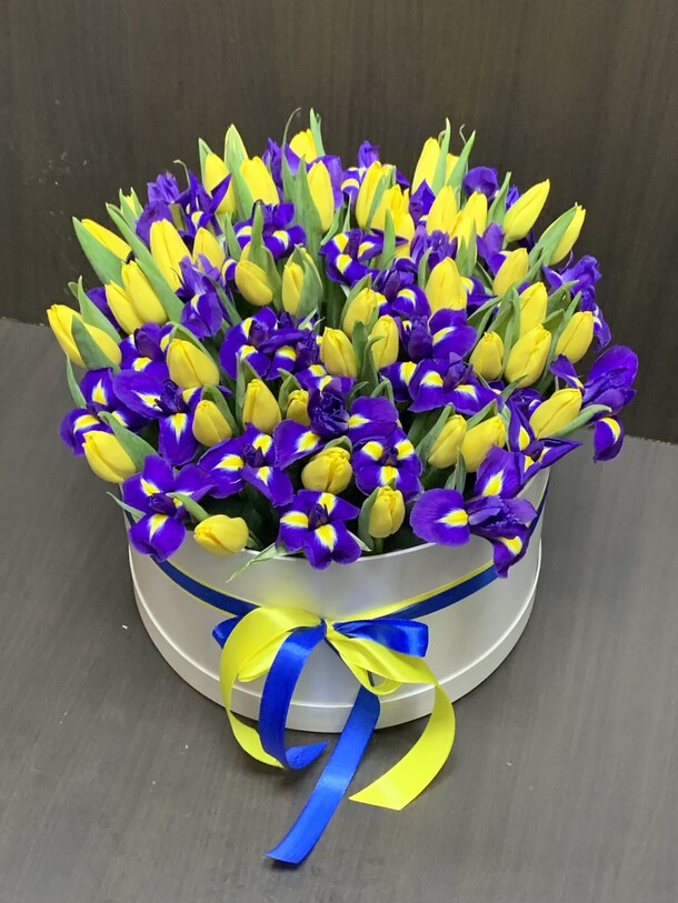 Тюльпан с ирисами, артикул F1373071 - 20239 рублей, доставка по городу. Flawery - доставка цветов