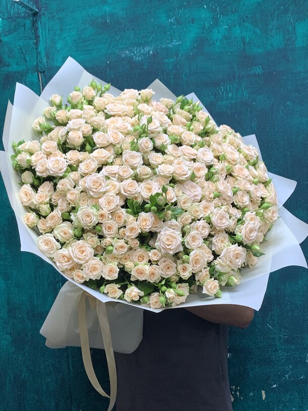 Кустовая роза 101, артикул F1411336 - 43999 рублей, доставка по городу. Flawery - доставка цветов