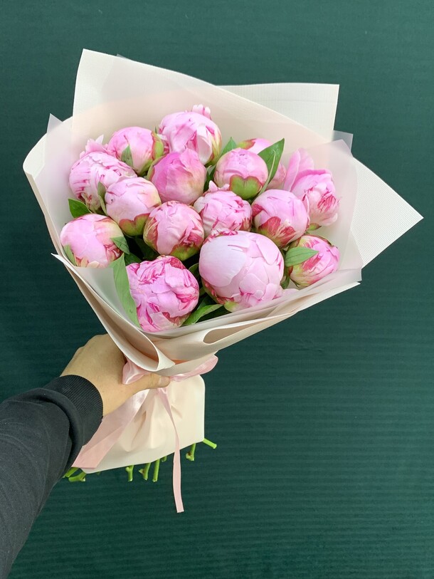 Пионы розовые 15, артикул F1418726 - 16939 рублей, доставка по городу. Flawery - доставка цветов