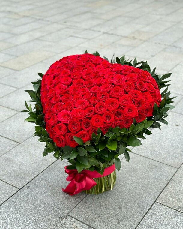 3д сердце из роз, артикул F1428326 - 71389 рублей, доставка по городу. Flawery - доставка цветов