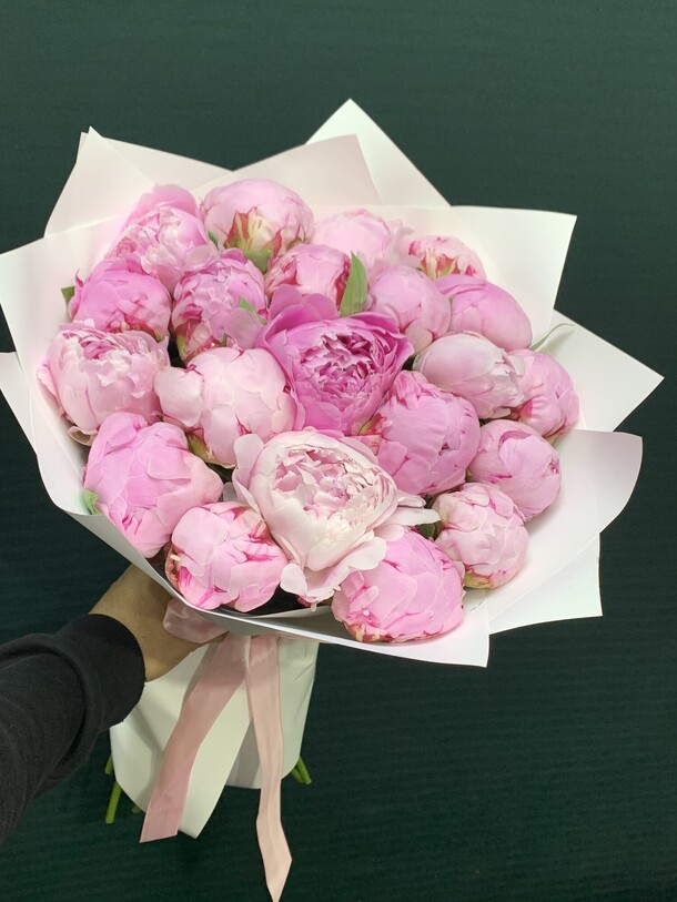 Пионы розовые 21, артикул F1428331 - 23190 рублей, доставка по городу. Flawery - доставка цветов