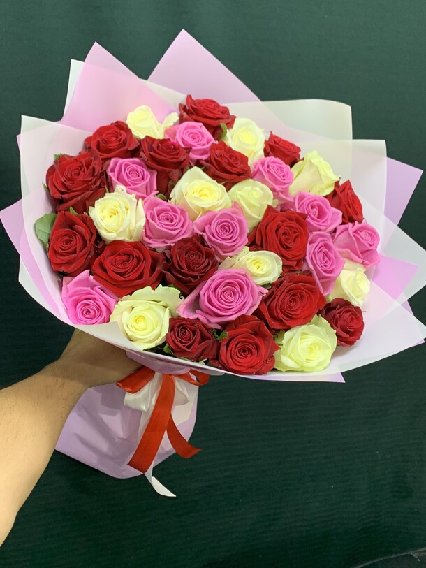 Роза микс 35 (50см), артикул F1443644 - 9316 рублей, доставка по городу. Flawery - доставка цветов