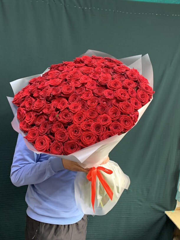 101 роза красная (70см)., артикул F1457625 - 27829 рублей, доставка по городу. Flawery - доставка цветов