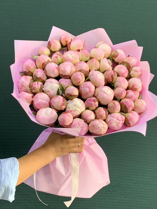 Пионы розовые 51, артикул F1457627 - 54999 рублей, доставка по городу. Flawery - доставка цветов