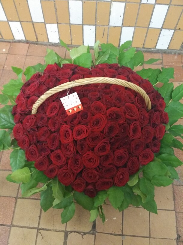 Корзина в форме сердца, артикул F17921 - 29039 рублей, доставка по городу. Flawery - доставка цветов