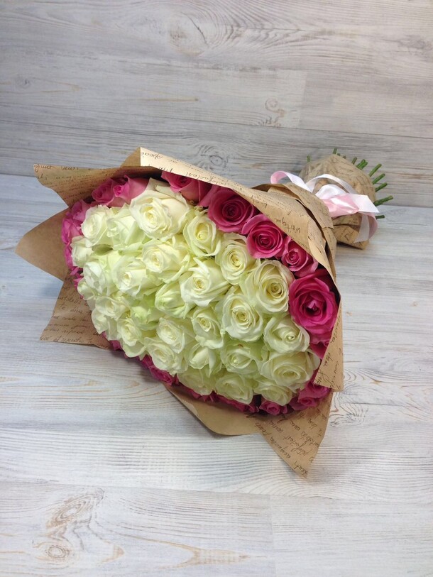 "розовое кольцо", артикул F17939 - 13177 рублей, доставка по городу. Flawery - доставка цветов