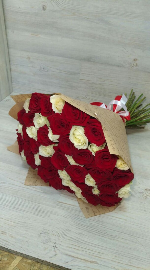 Букет из розы, артикул F17957 - 7999 рублей, доставка по городу. Flawery - доставка цветов