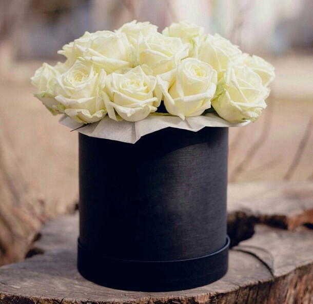 Коробка с розами, артикул F17960 - 8301 рублей, доставка по городу. Flawery - доставка цветов