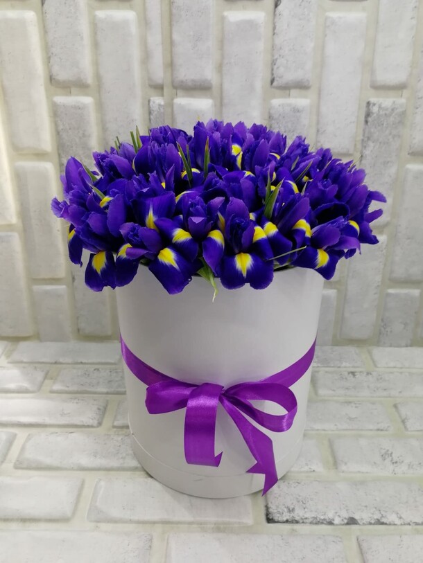 Ирисы, артикул F17987 - 9437 рублей, доставка по городу. Flawery - доставка цветов