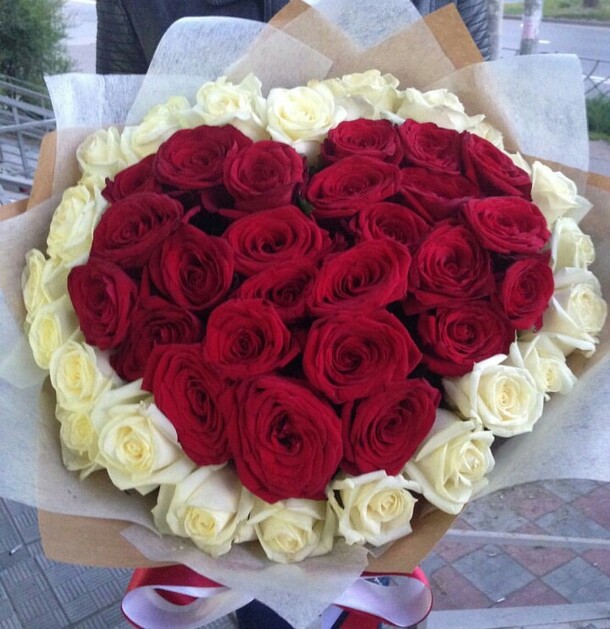 "сердца из роз", артикул F18013 - 14131 рублей, доставка по городу. Flawery - доставка цветов