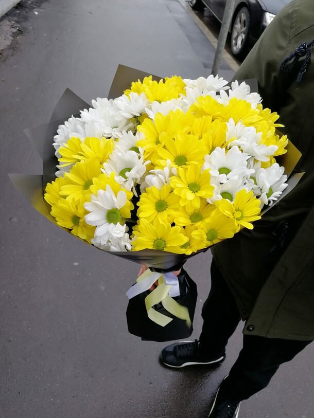 Хризантемы, артикул F18906 - 3299 рублей, доставка по городу. Flawery - доставка цветов