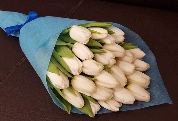 Букет из тюльпанов, артикул F18980 - 7085 рублей, доставка по городу. Flawery - доставка цветов