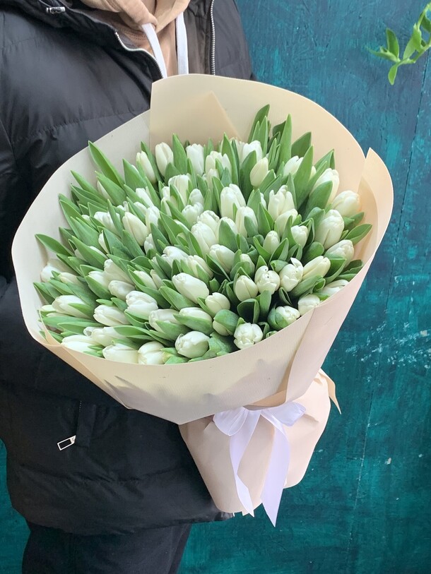 Букет из тюльпанов, артикул F18988 - 23759 рублей, доставка по городу. Flawery - доставка цветов