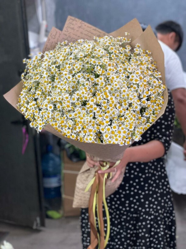 Любит-не-любит, артикул F19020 - 7985 рублей, доставка по городу. Flawery - доставка цветов