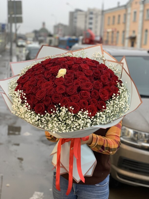 100 и 1 роза 🌹, артикул F19157 - 30249 рублей, доставка по городу. Flawery - доставка цветов