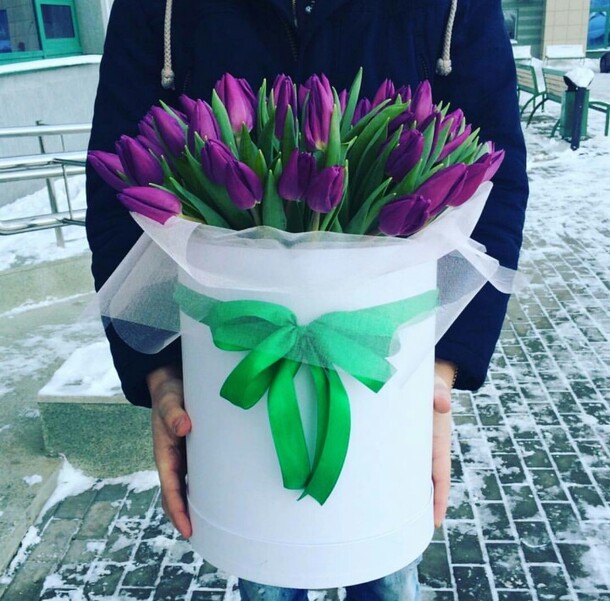 Коробка с тюльпанами, артикул F19164 - 12561 рублей, доставка по городу. Flawery - доставка цветов