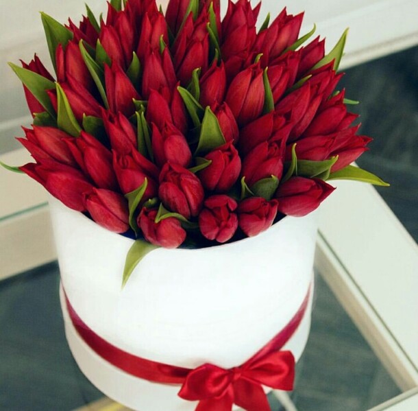 Тюльпаны в коробке, артикул F19517 - 11978 рублей, доставка по городу. Flawery - доставка цветов