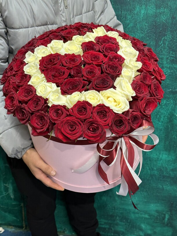 Коробка с розами, артикул F19605 - 22999 рублей, доставка по городу. Flawery - доставка цветов