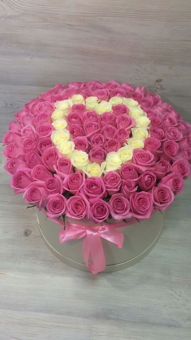 Коробка с розами, артикул F19606 - 27829 рублей, доставка по городу. Flawery - доставка цветов