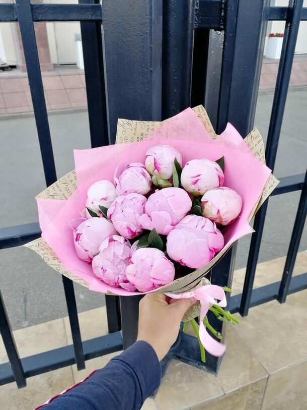 Букет из пионов, артикул F20187 - 13176 рублей, доставка по городу. Flawery - доставка цветов