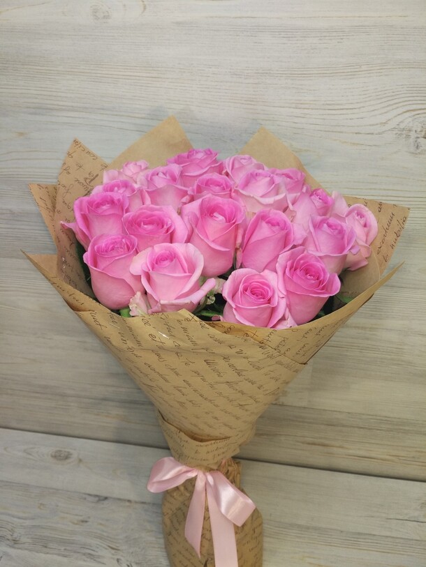Букет из розовых роз, артикул F20188 - 5313 рублей, доставка по городу. Flawery - доставка цветов