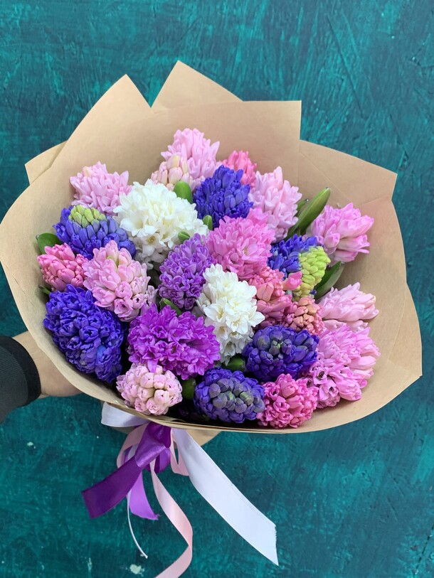 "микс гиацинтов", артикул F20302 - 9635 рублей, доставка по городу. Flawery - доставка цветов