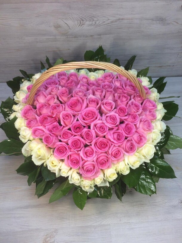 Корзина в форме сердце., артикул F20340 - 36601 рублей, доставка по городу. Flawery - доставка цветов