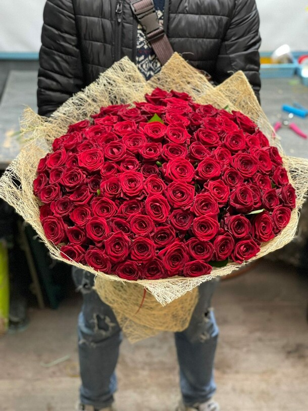 Королевские розы, артикул F20341 - 25289 рублей, доставка по городу. Flawery - доставка цветов