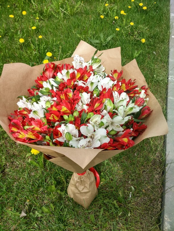 Яркий день, артикул F20881 - 4399 рублей, доставка по городу. Flawery - доставка цветов