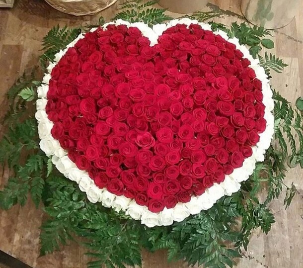 Сердца из розы., артикул F22977 - 89044 рублей, доставка по городу. Flawery - доставка цветов