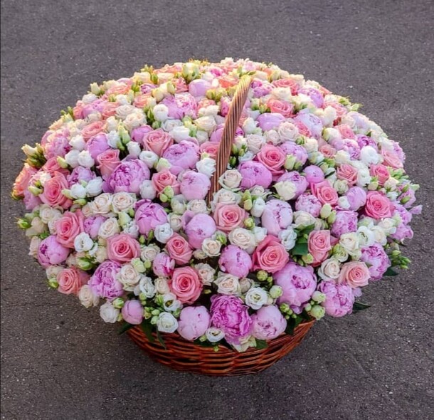 Роскошный корзина, артикул F51358 - 150000 рублей, доставка по городу. Flawery - доставка цветов