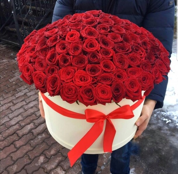 101 роза в шляпной коробке, артикул F51367 - 27829 рублей, доставка по городу. Flawery - доставка цветов